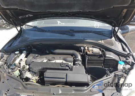 2015 Volvo Xc60 T5/T5 Premier z USA, uszkodzony, nr VIN YV4612RK8F2648980